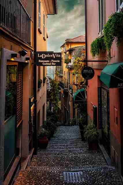 探花精选互动新玩法｜特邀素人首秀打破传统拍摄框架